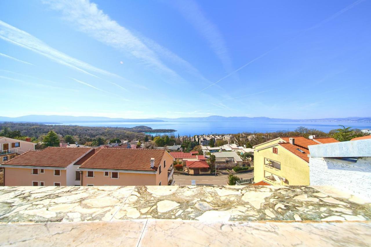 Apartment Galerija By El-Pi Tours Njivice Luaran gambar