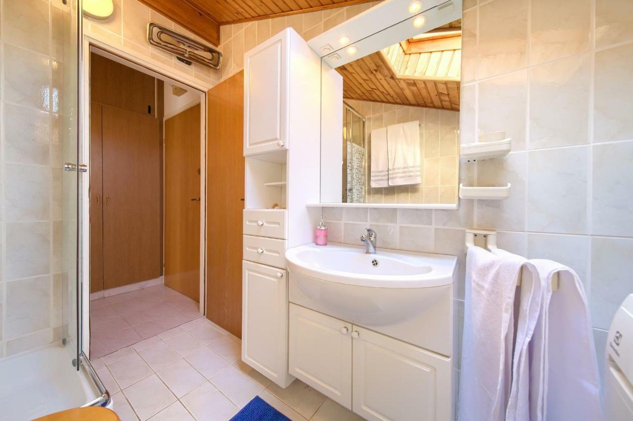 Apartment Galerija By El-Pi Tours Njivice Luaran gambar